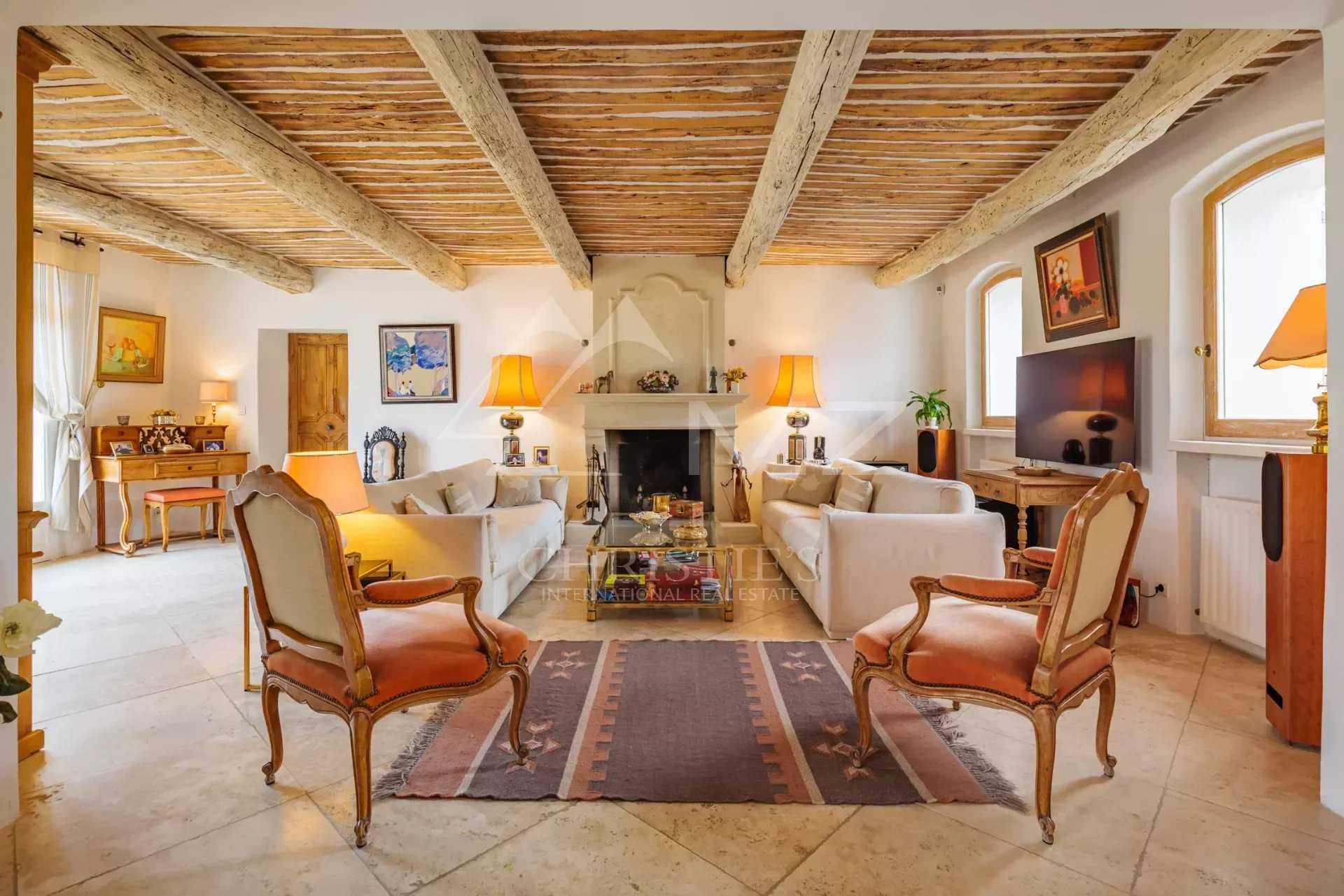House in Cucuron, Provence-Alpes-Cote d'Azur 11713052