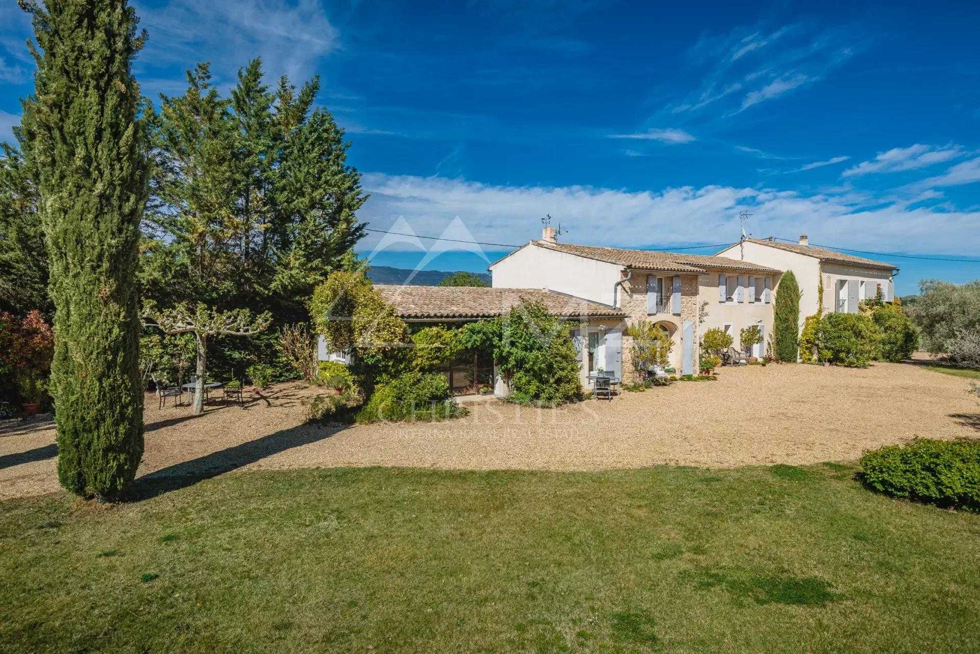 Rumah di Cucuron, Provence-Alpes-Cote d'Azur 11713052