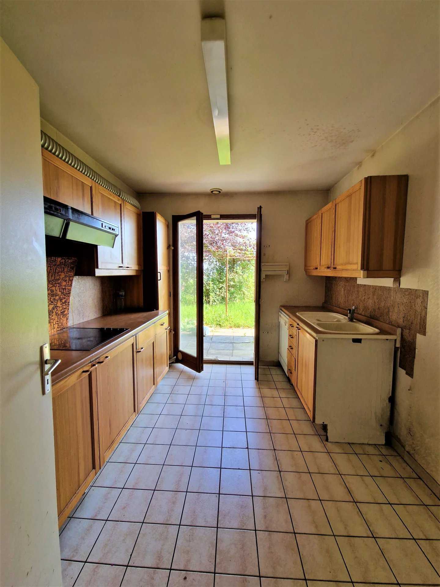 Casa nel Saint-Julien-en-Genevois, Alvernia-Rodano-Alpi 11713063