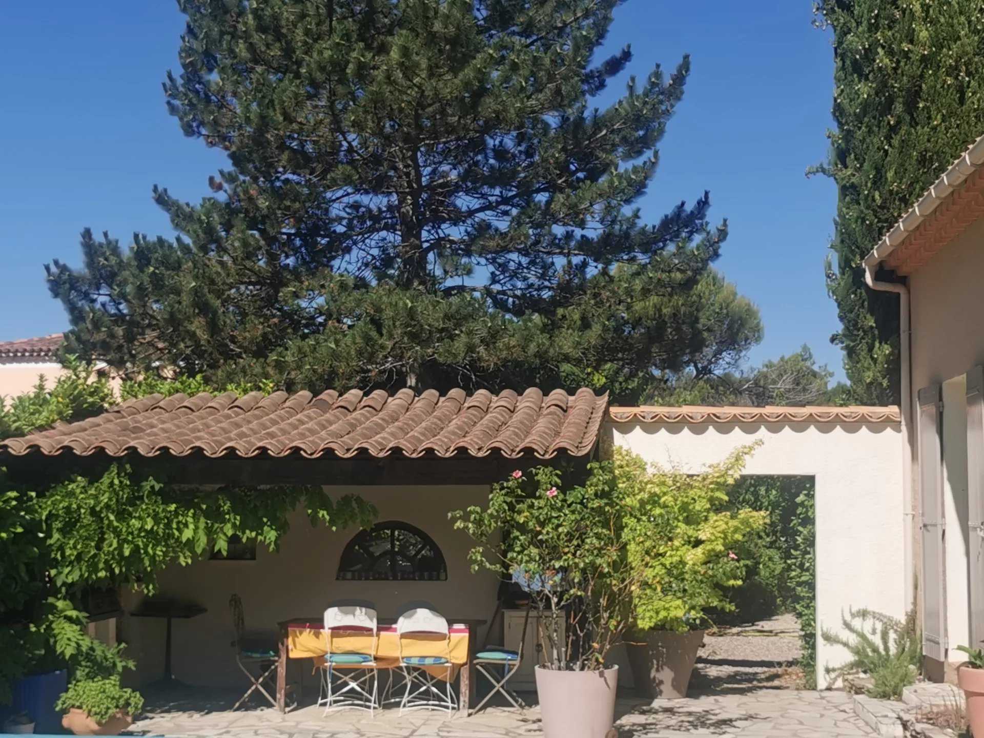 Будинок в La Motte-d'Aigues, Provence-Alpes-Cote d'Azur 11713064