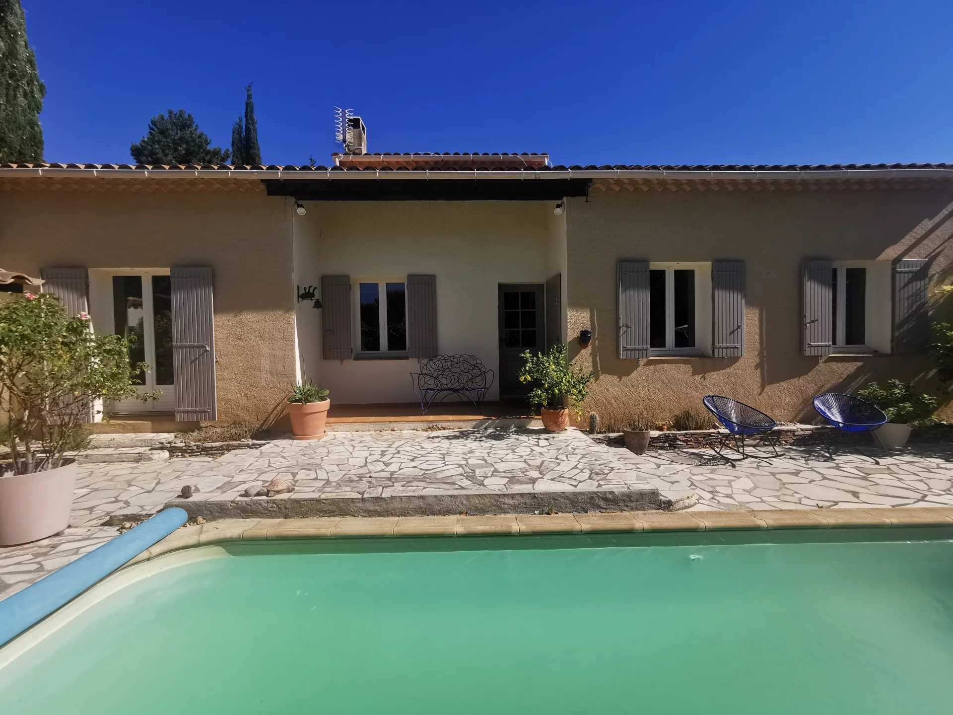 房子 在 La Motte-d'Aigues, Provence-Alpes-Cote d'Azur 11713064