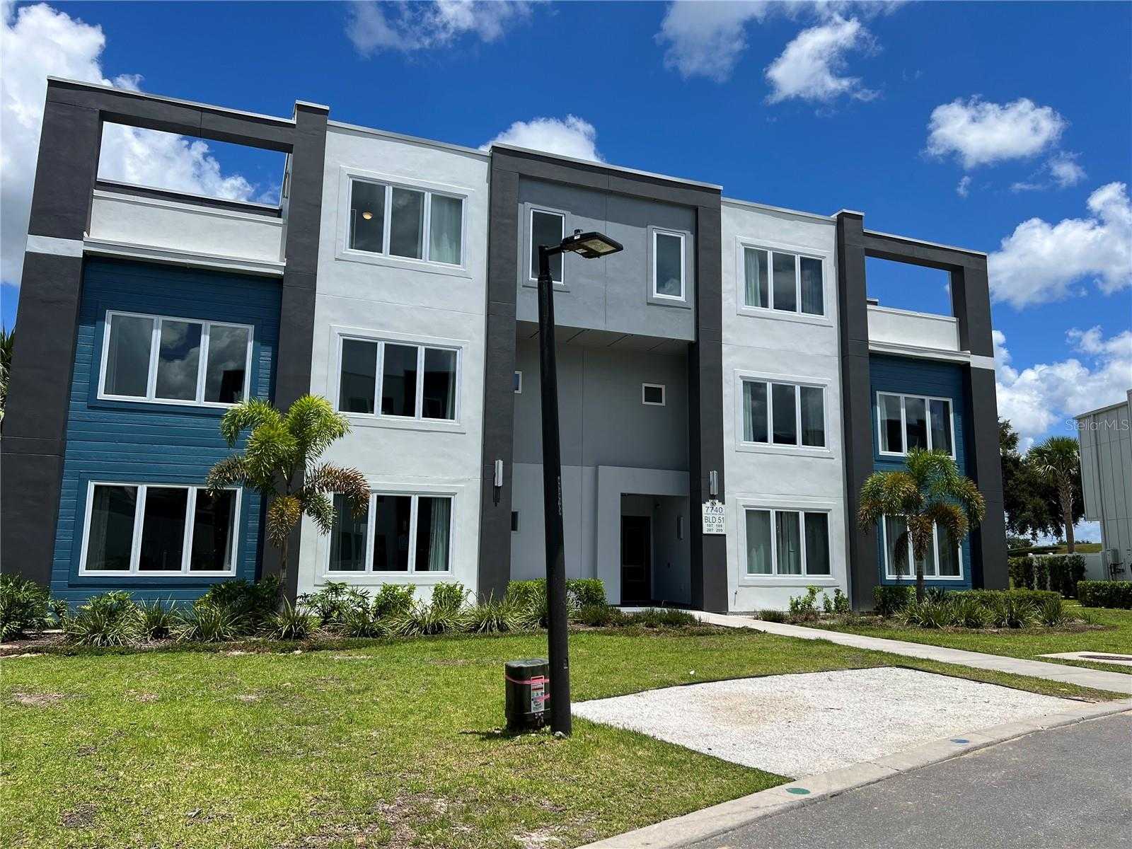 Condominium in Bijeenkomst, Florida 11713073