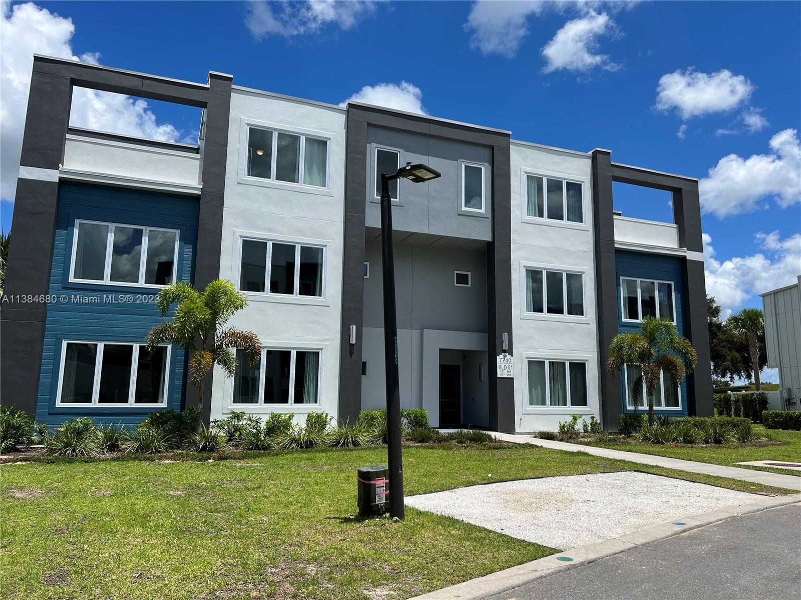 Condominium in Bijeenkomst, Florida 11713077