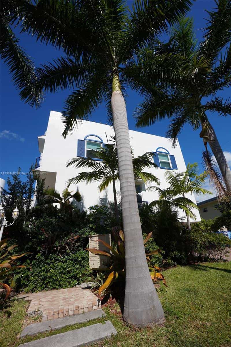 House in Bay Harbor Islands, Florida 11713091