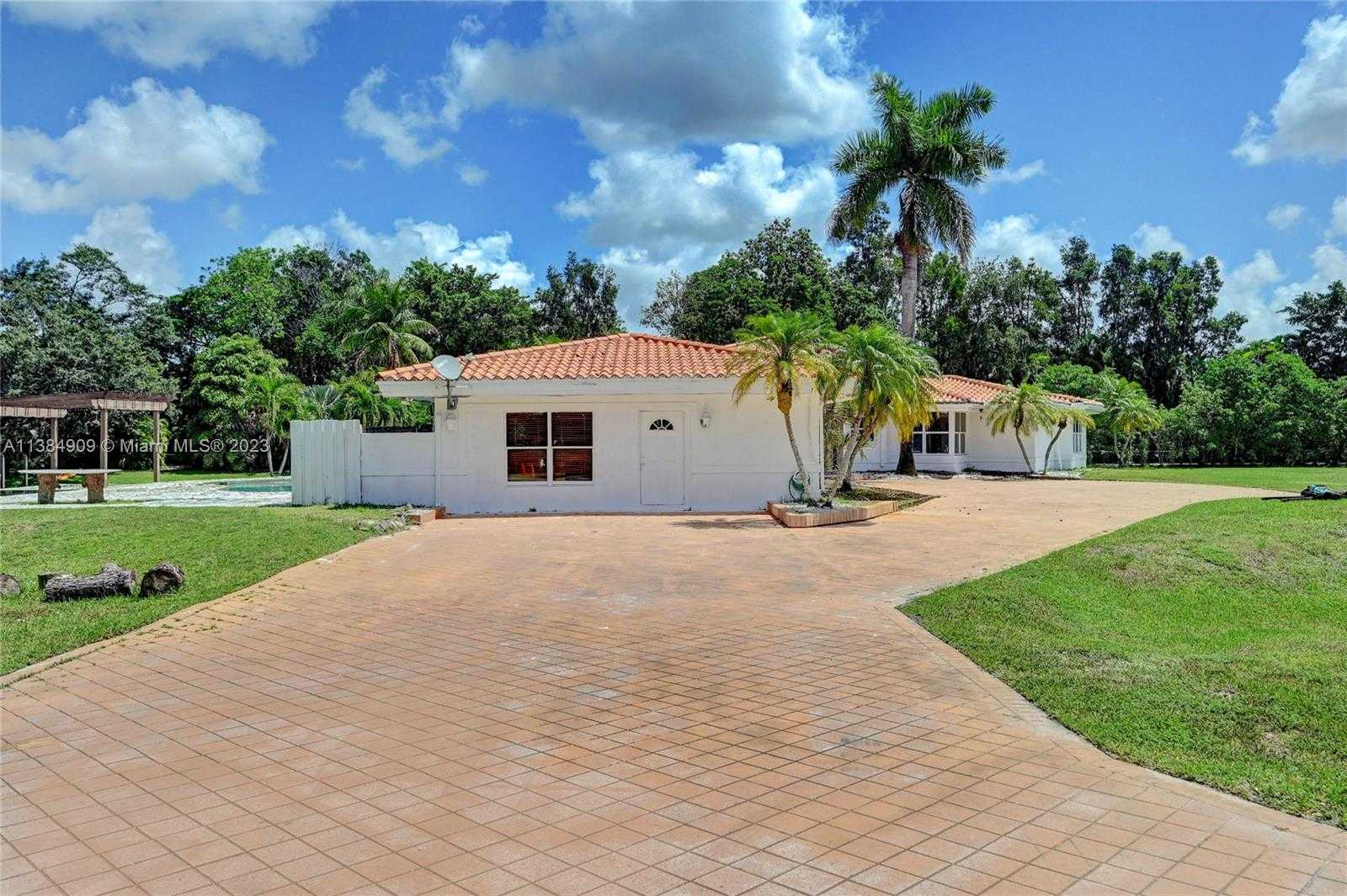 House in Southwest Ranches, Florida 11713097