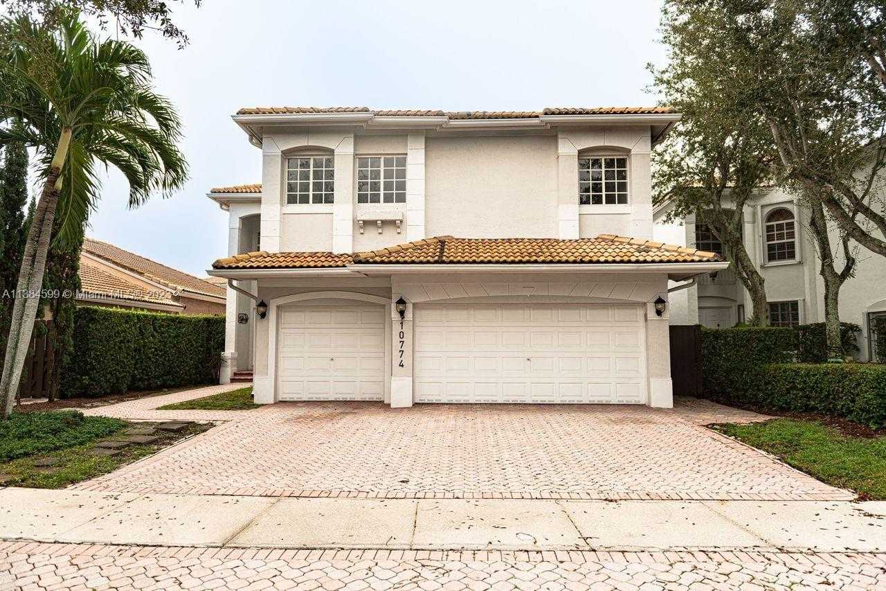 House in Doral, Florida 11713099
