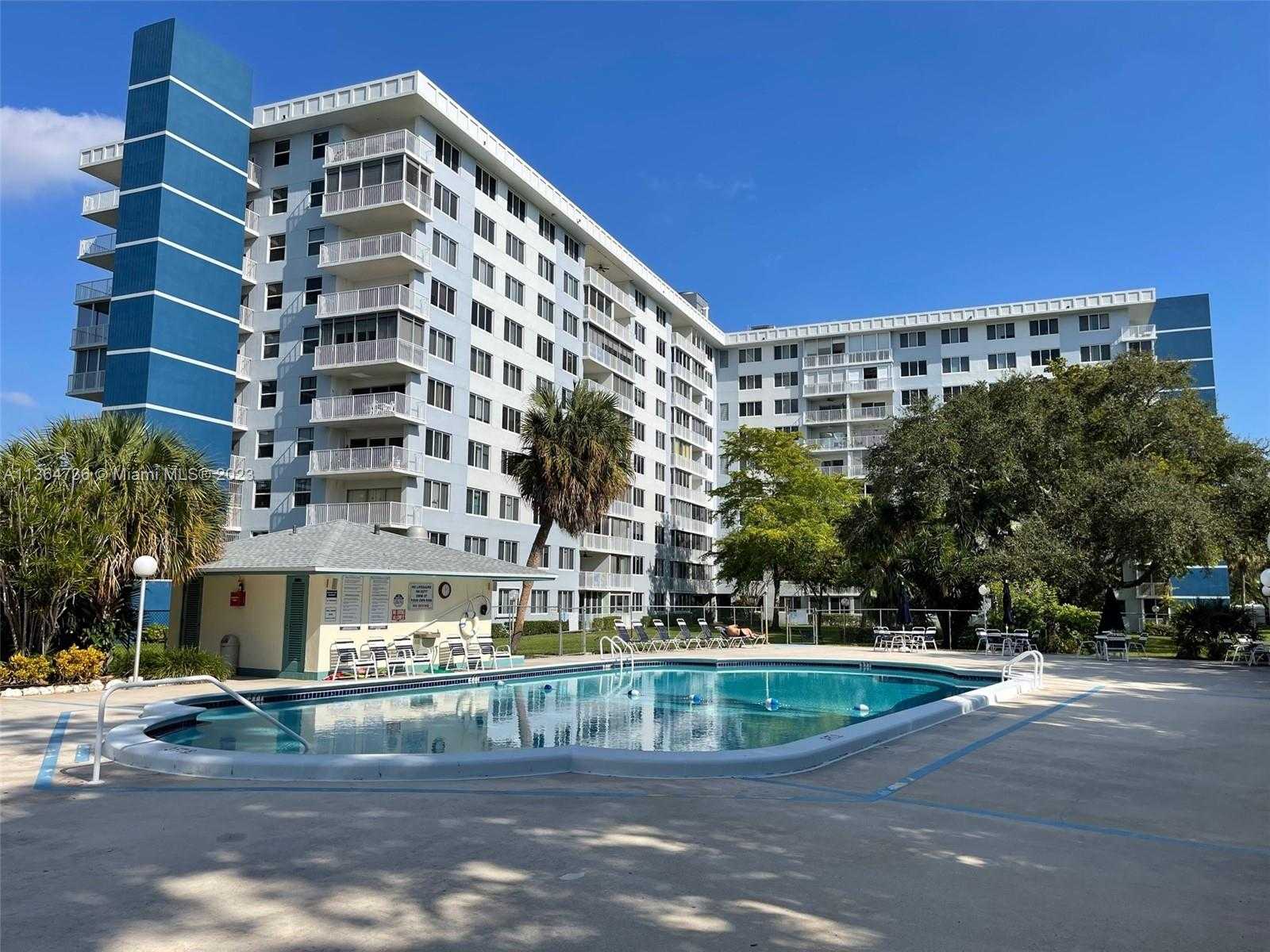 Condominium dans Hollywood, Floride 11713104