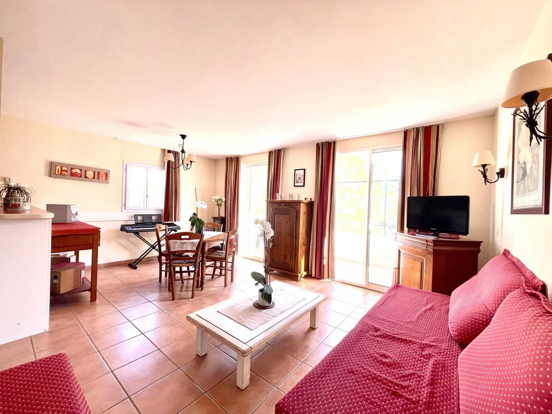 Condominium in Mallemort, Provence-Alpes-Cote d'Azur 11713114
