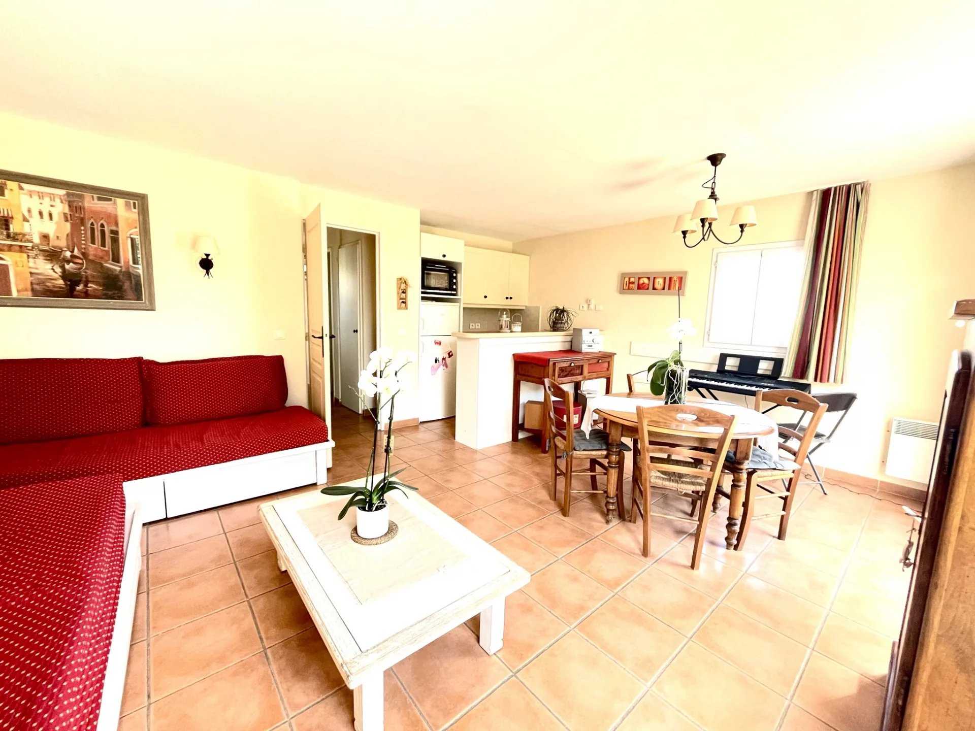 Condominium in Mallemort, Provence-Alpes-Cote d'Azur 11713114