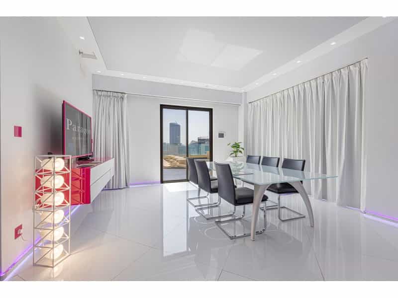 Condominium in Dubai, Dubayy 11713408