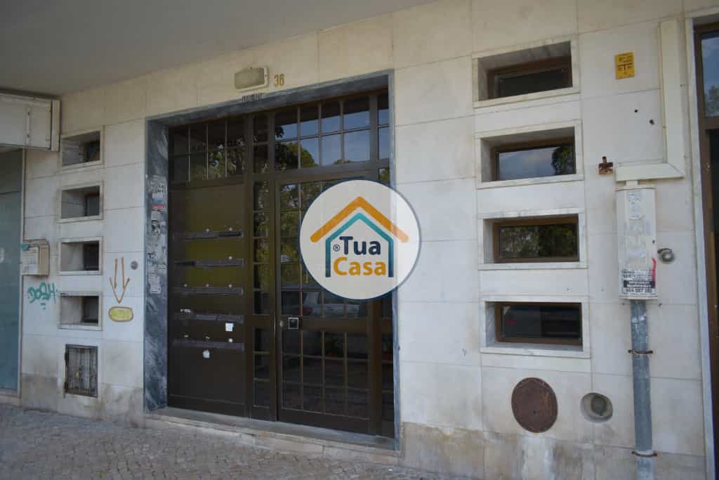 Condominium in Rio de Mouro, Lisbon 11713737