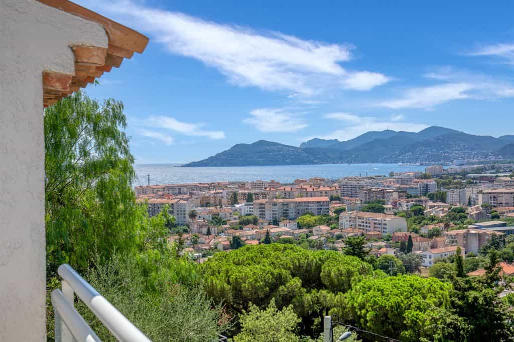 House in Cannes, Provence-Alpes-Cote d'Azur 11713797