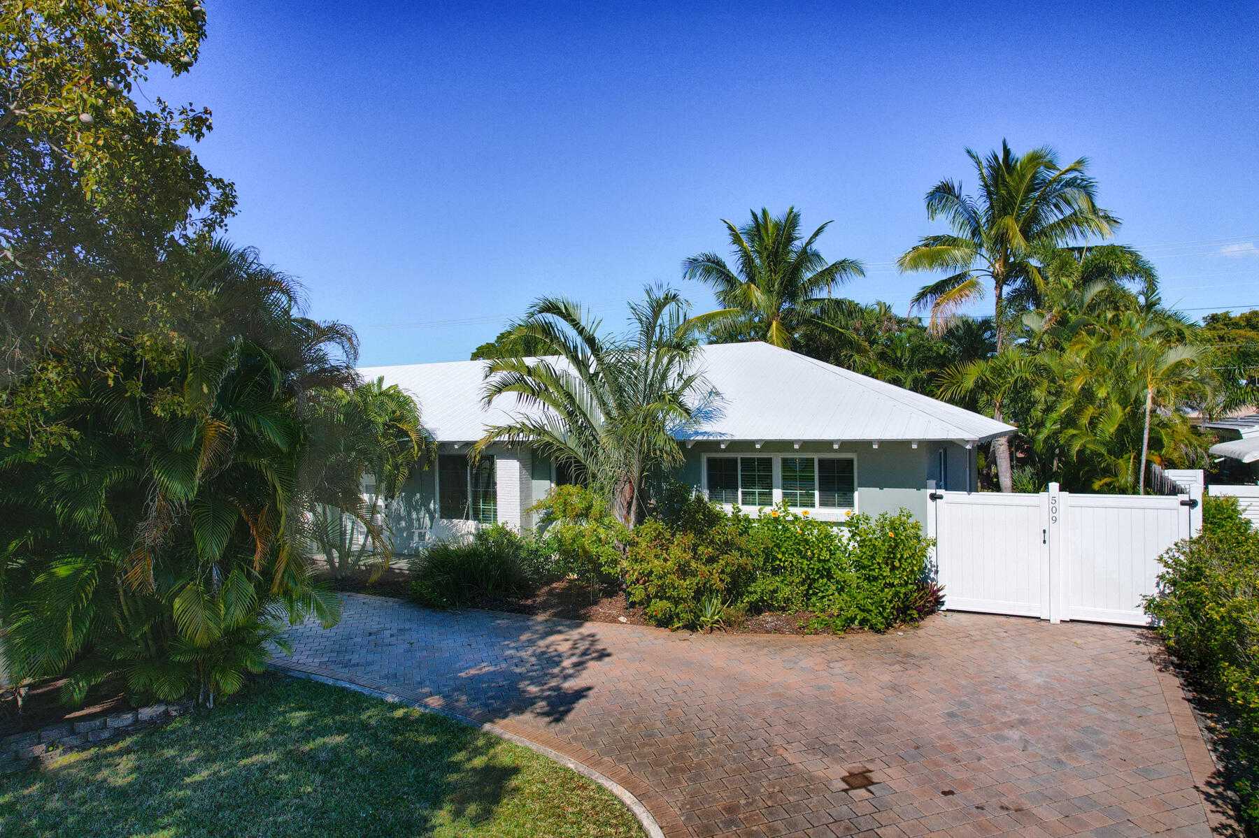 Residential in North Palm Beach, Florida 11714493