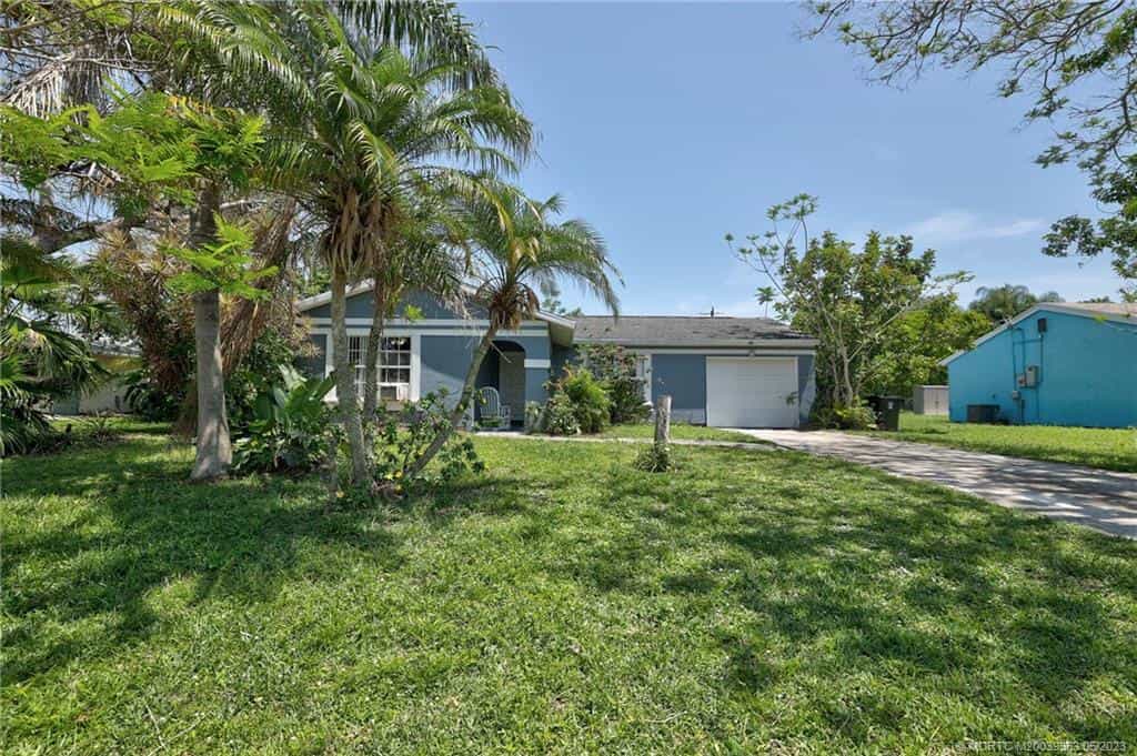 House in Port St. Lucie, Florida 11714498