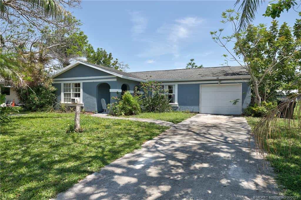 House in Port St. Lucie, Florida 11714498