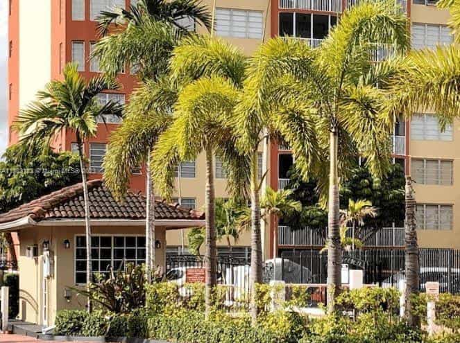 Condominium in North Miami Beach, Florida 11714505