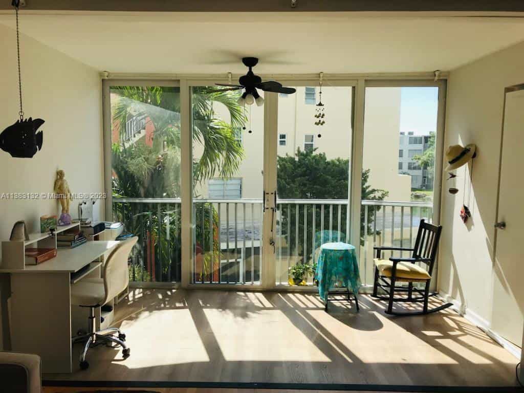 Condominium in Noord-Miami Beach, Florida 11714505