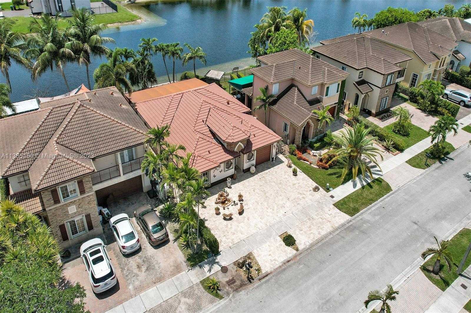 casa en Kendall Oeste, Florida 11714506
