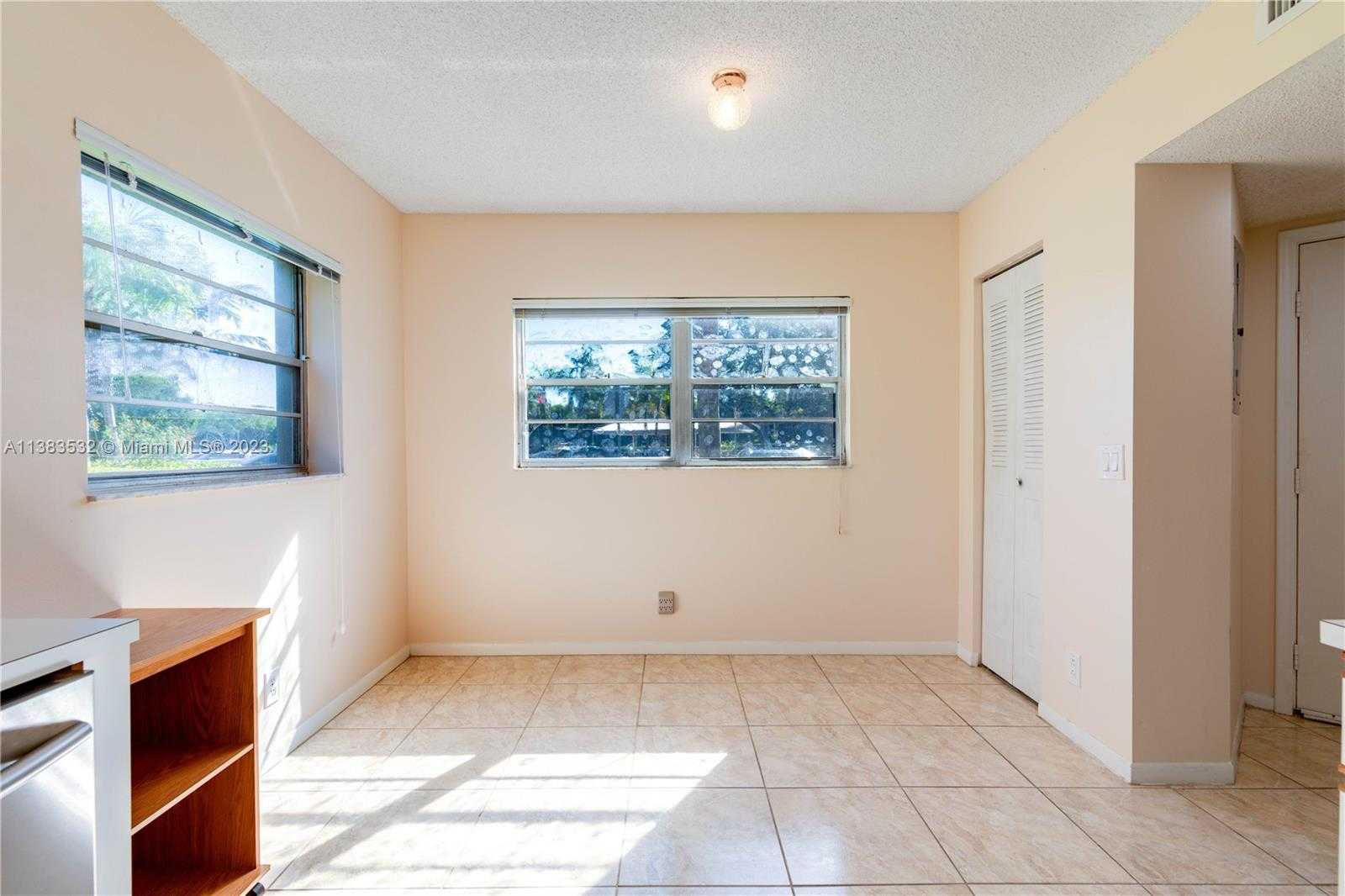 Condominium in Pembroke Pines, Florida 11714519