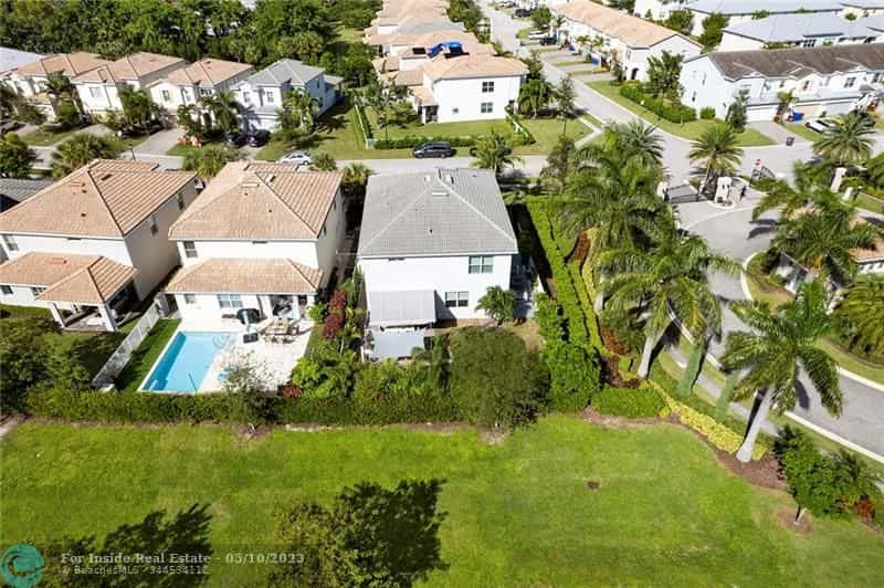 بيت في Hollywood, Florida 11714524
