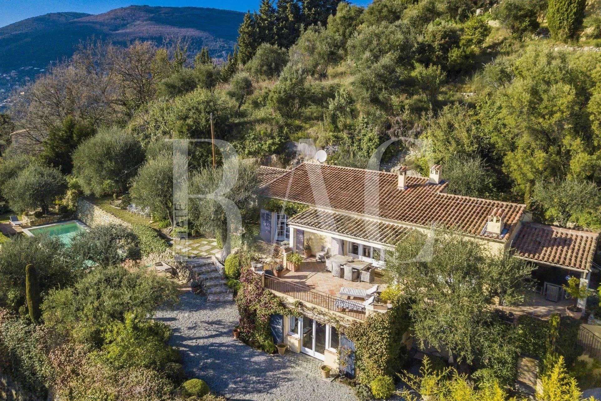 Talo sisään Grasse, Provence-Alpes-Cote d'Azur 11714556