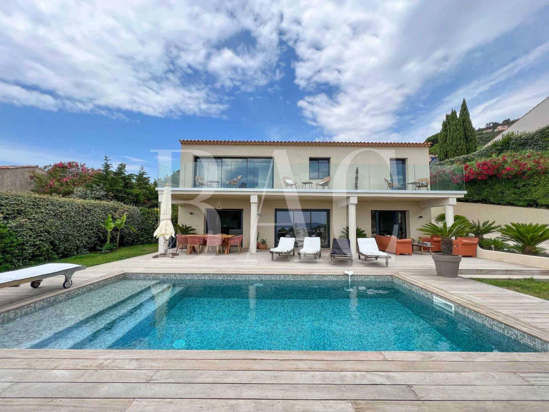 House in Cavalaire-sur-Mer, Provence-Alpes-Cote d'Azur 11714561