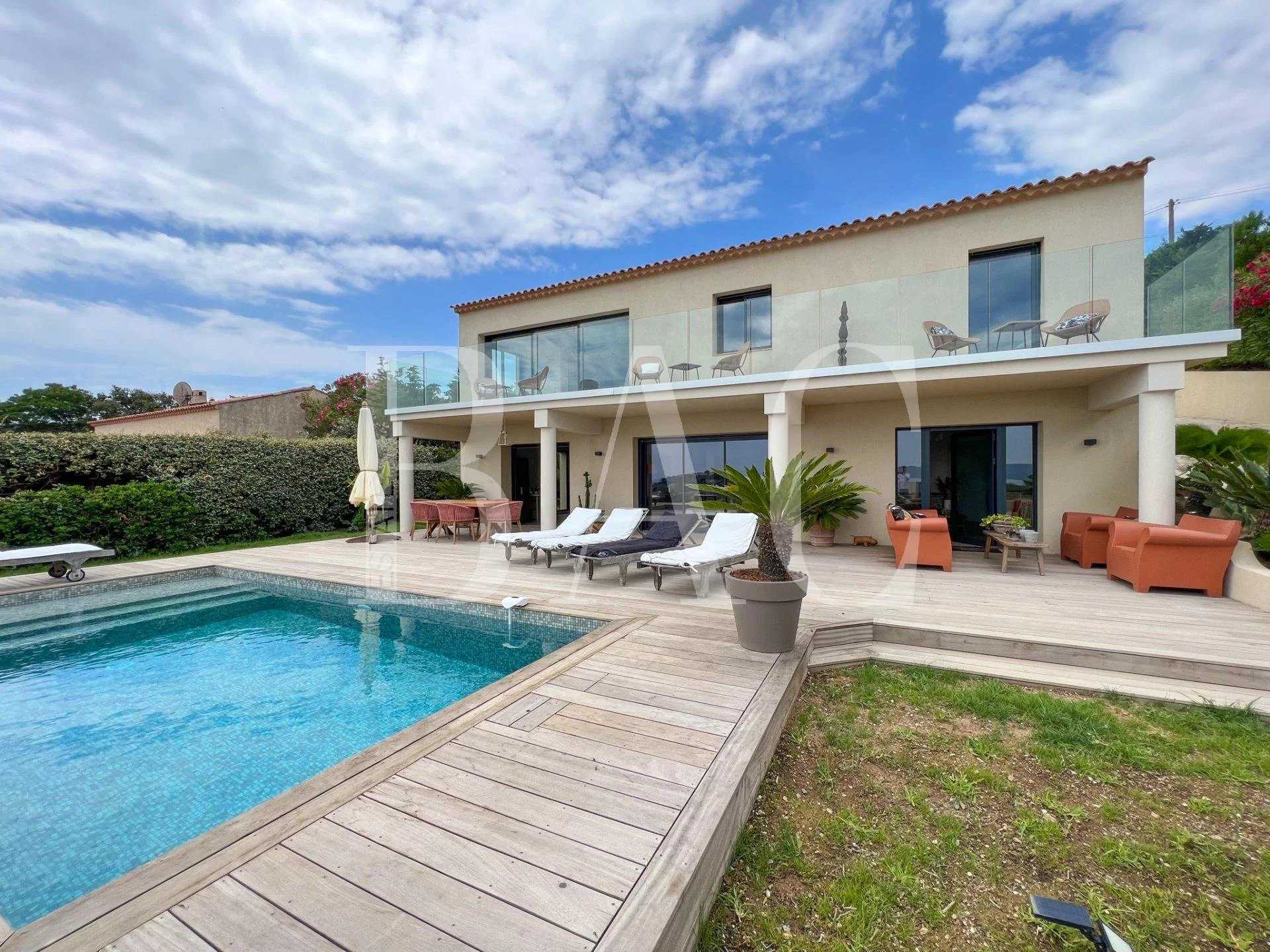 房子 在 Cavalaire-sur-Mer, Provence-Alpes-Cote d'Azur 11714561