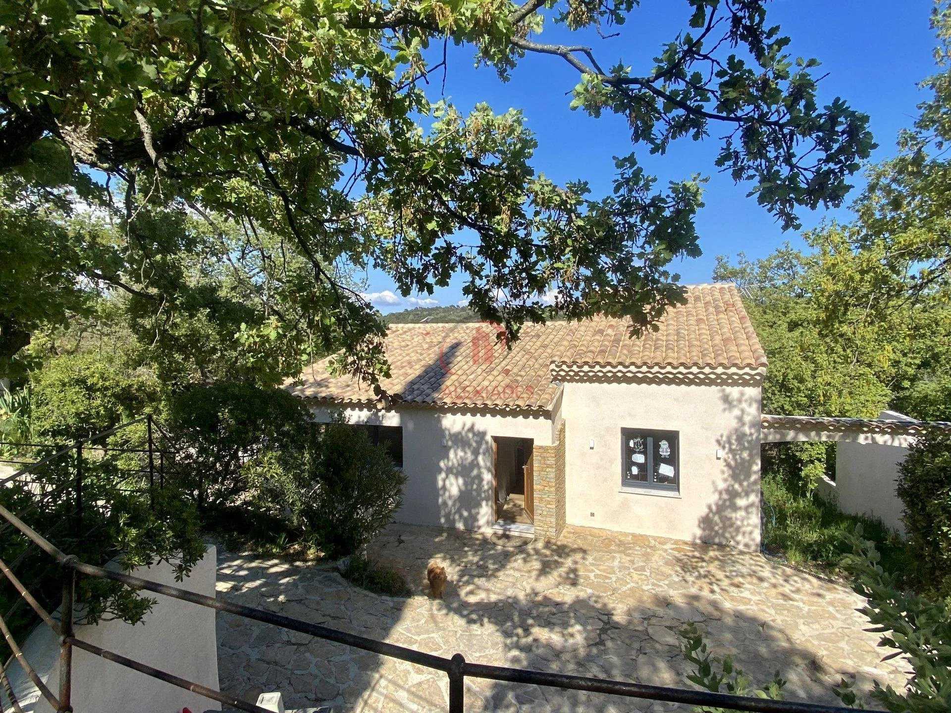 Talo sisään Evenos, Provence-Alpes-Cote d'Azur 11714650