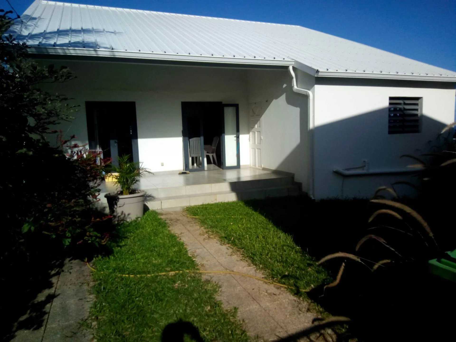 Rumah di L'Étang-Salé, La Réunion 11714658