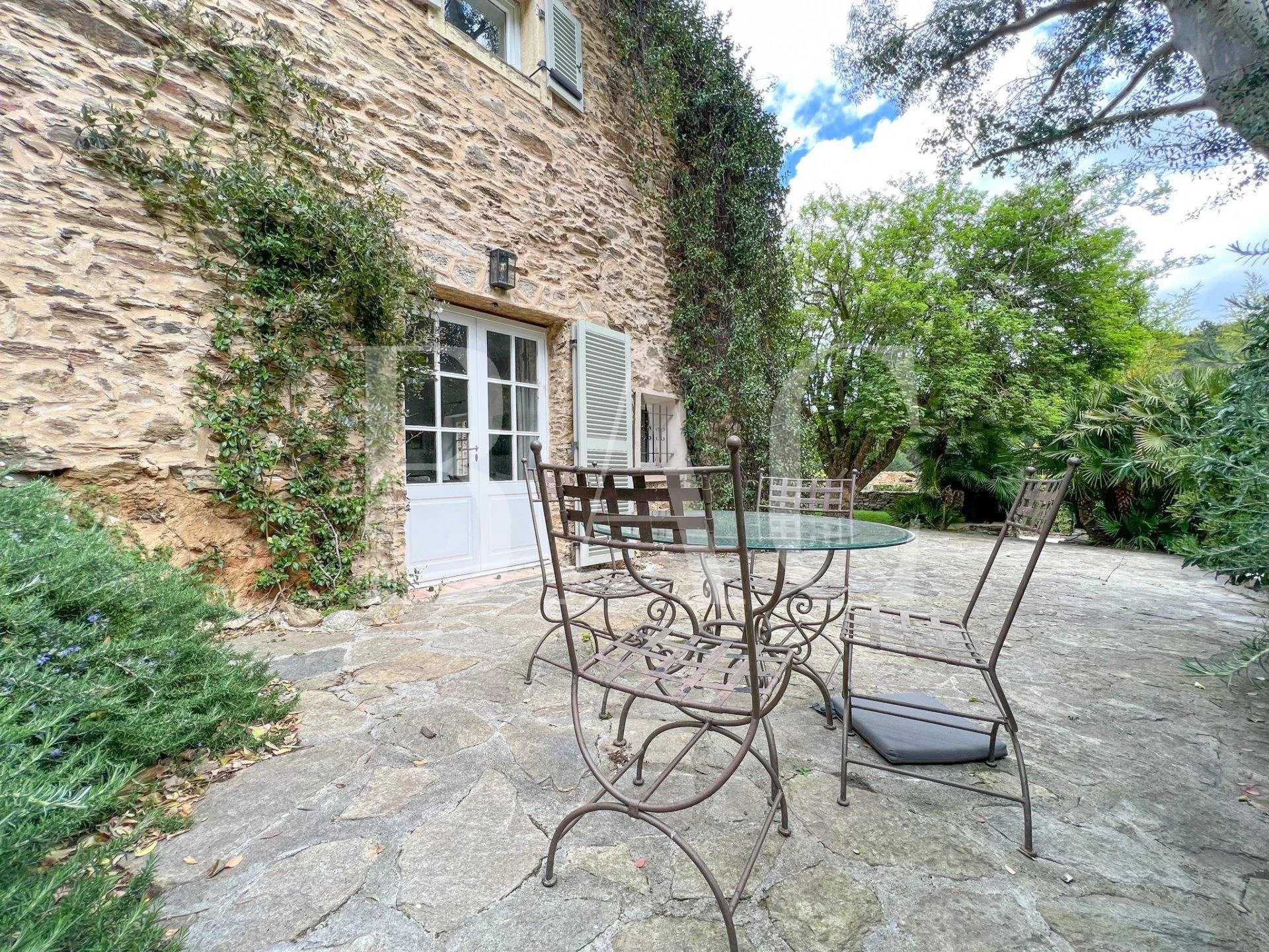 Hus i Grimaud, Provence-Alpes-Cote d'Azur 11714660