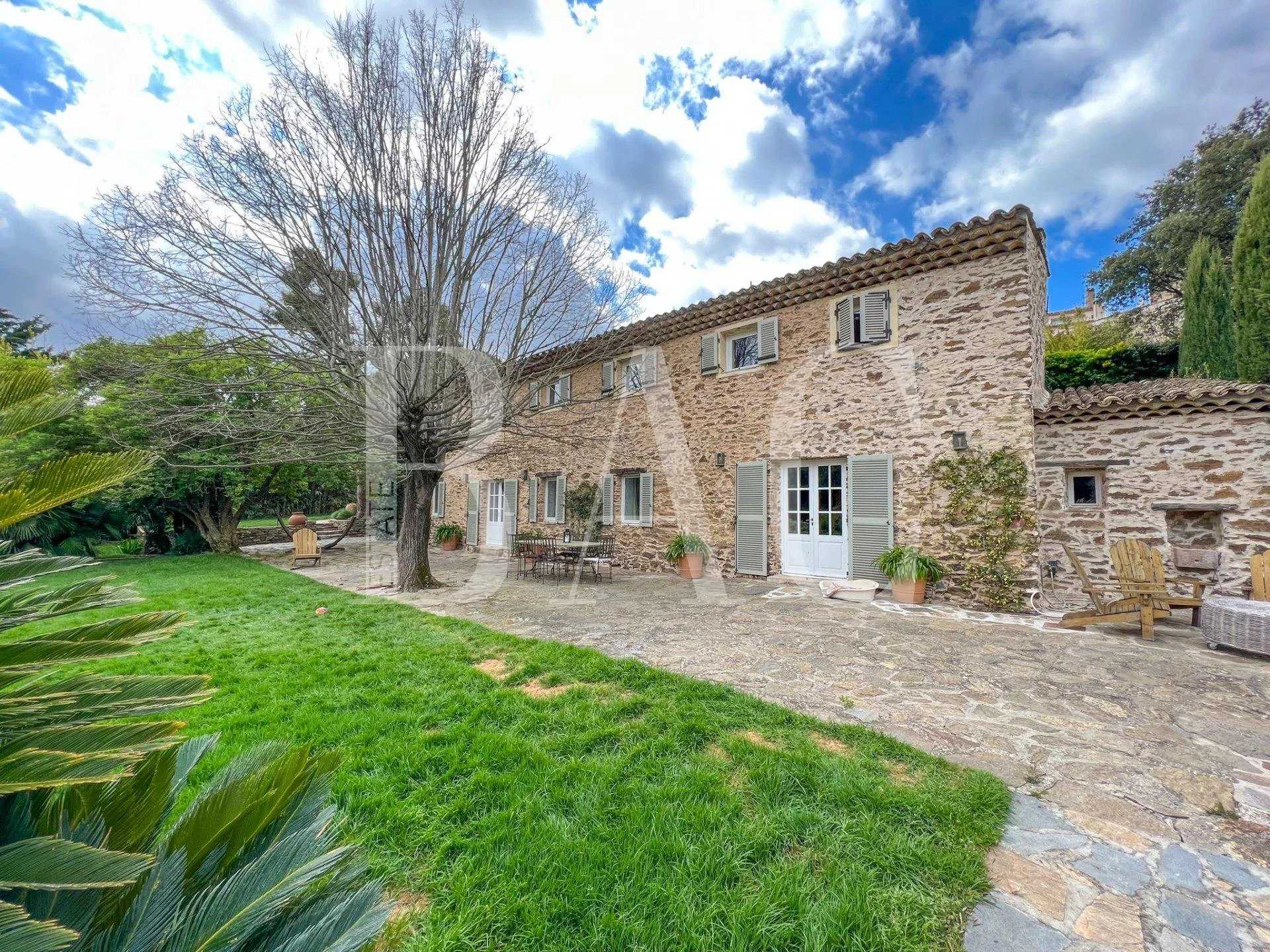 Hus i Grimaud, Provence-Alpes-Cote d'Azur 11714660