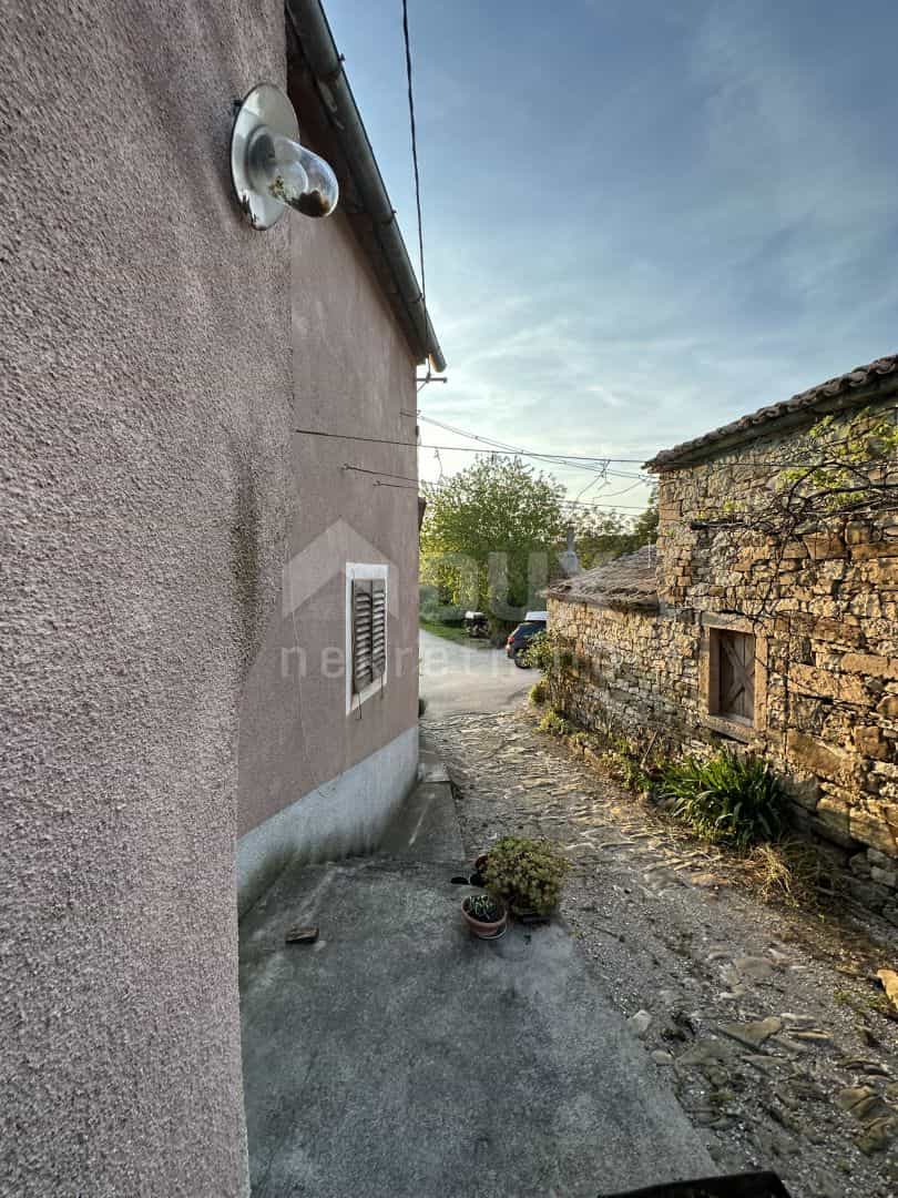 집 에 Hum, Istria County 11715219