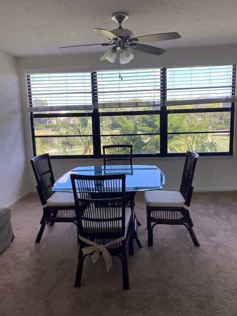 公寓 在 Mangonia Park, Florida 11715636