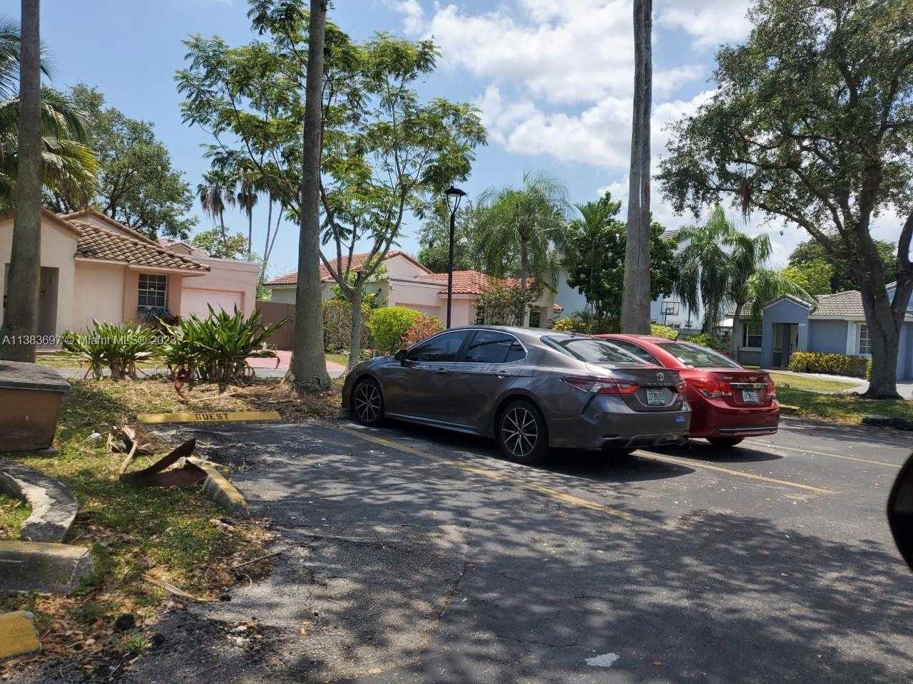 House in Miami, Florida 11715651