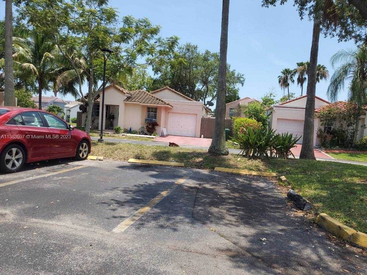 House in Miami, Florida 11715651
