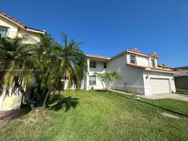 House in Pembroke Pines, Florida 11715652