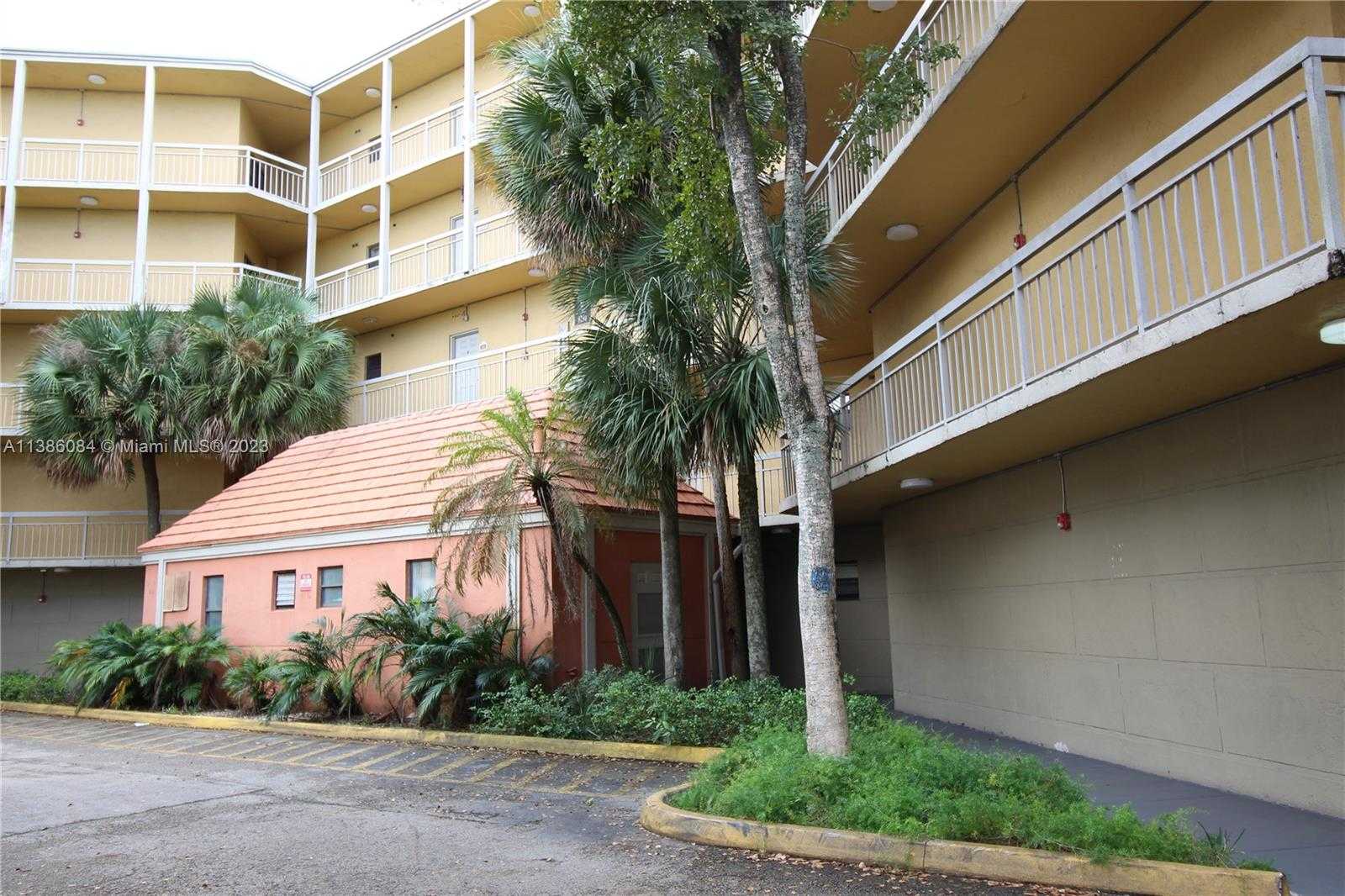 Condominium in Doral, Florida 11715653