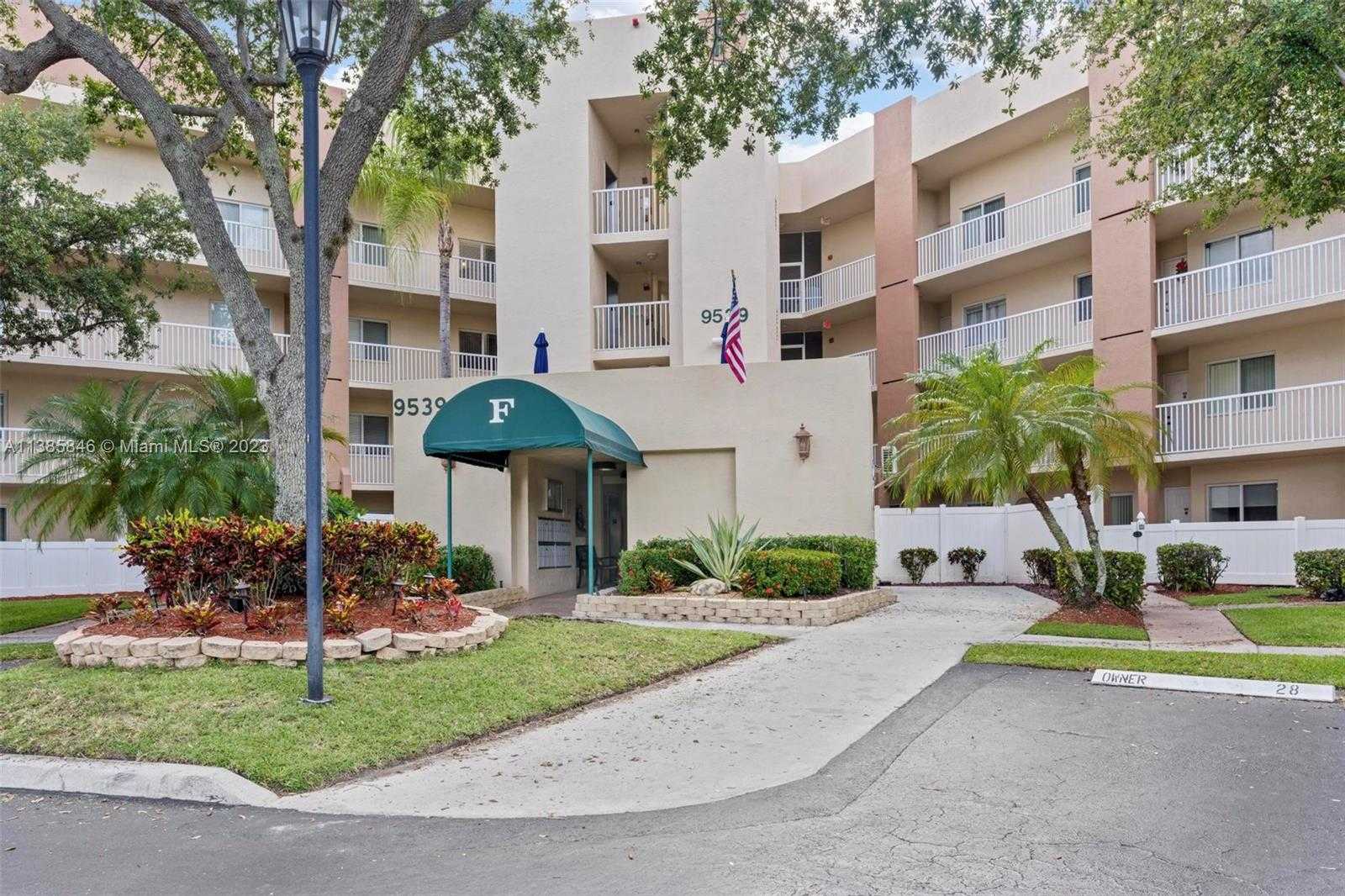 Condominium in Tamarac, Florida 11715656