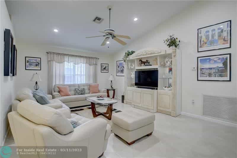 House in Lauderhill, Florida 11715663