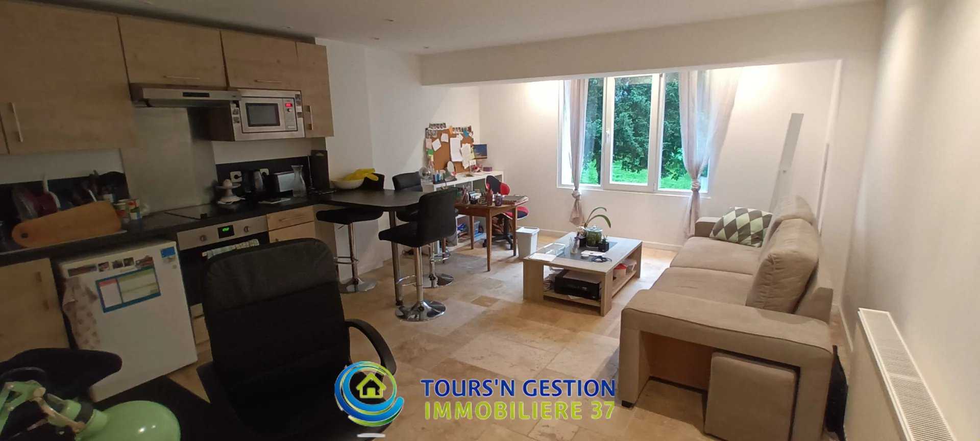 Condominium in Tours, Centre-Val de Loire 11715727