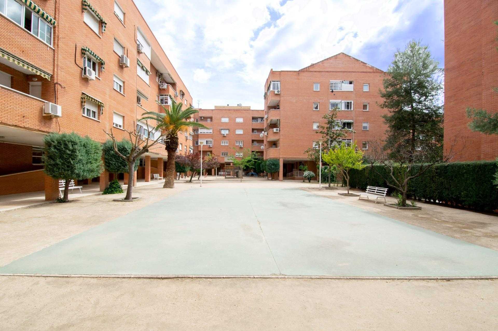 Condominium in Alcalá de Henares, Comunidad de Madrid 11716125