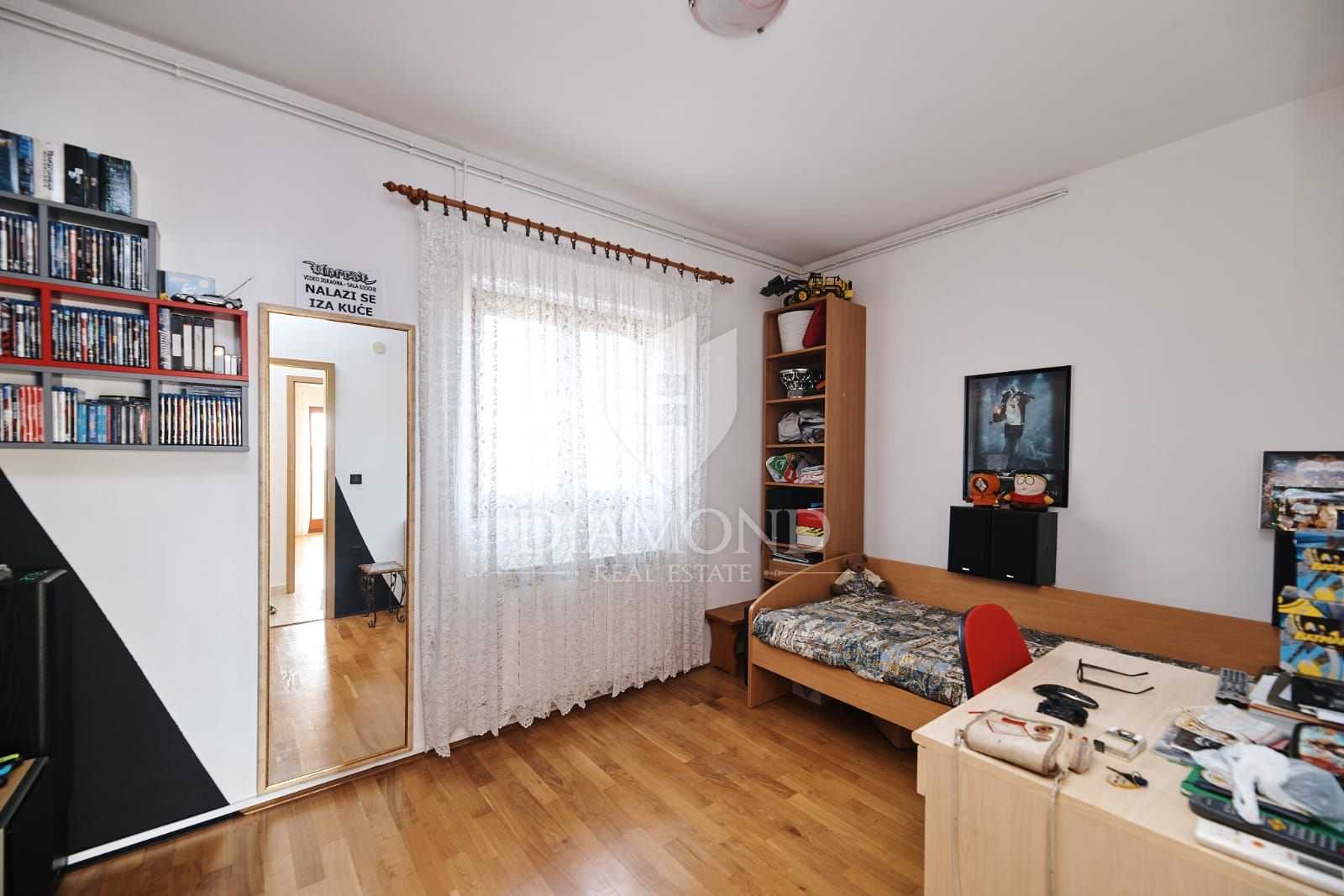 Condominium dans Umag, Istria County 11716687