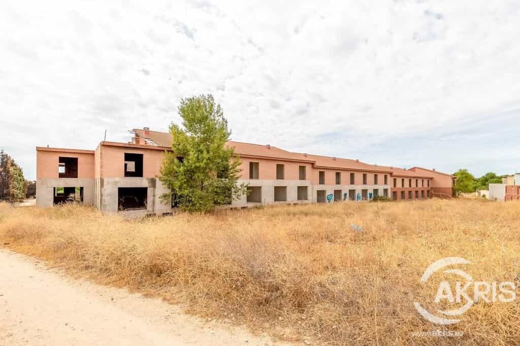 Condominium in Chozas de Canales, Castilië-La Mancha 11716774