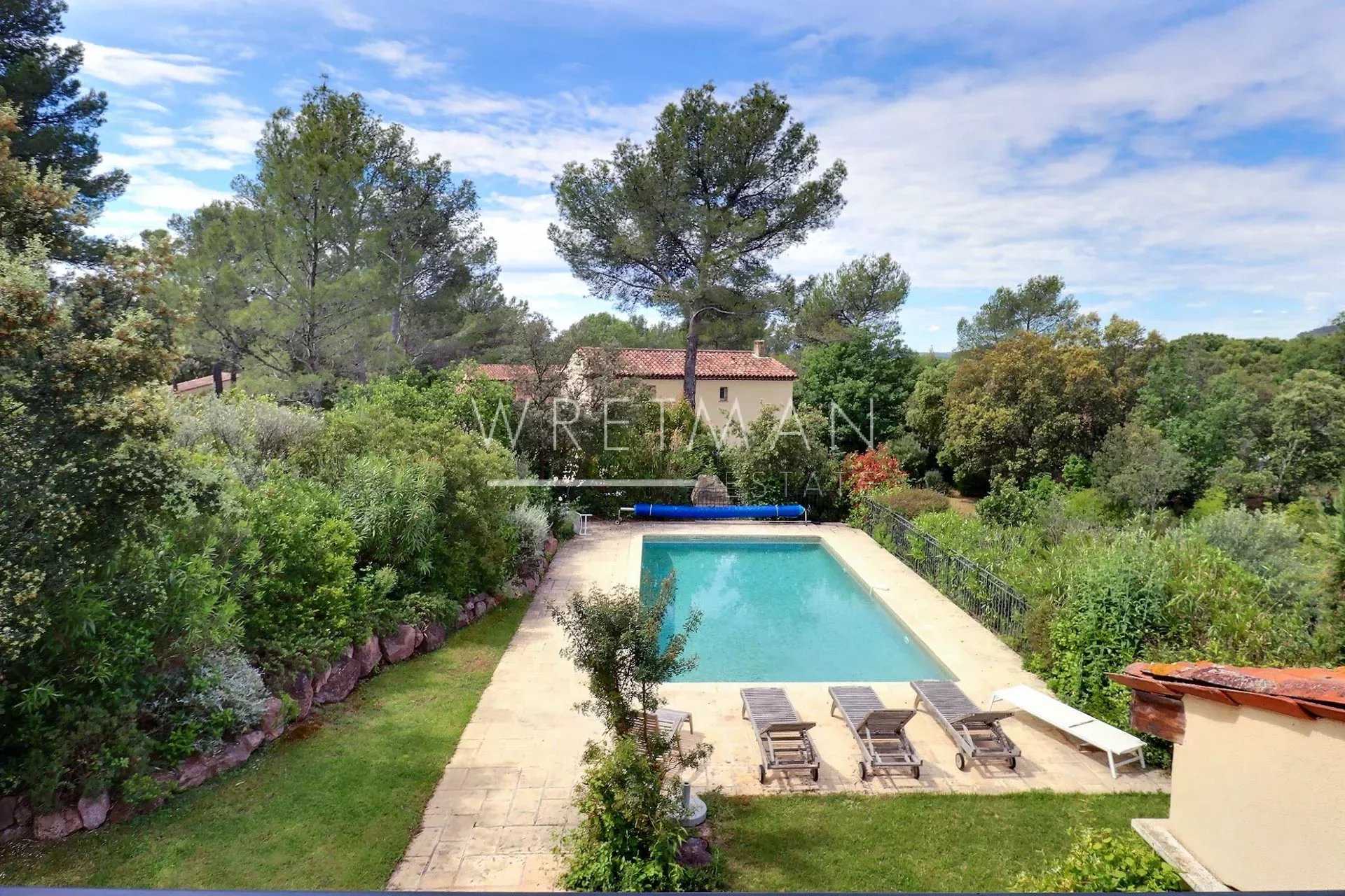 Rumah di La Motte, Provence-Alpes-Cote d'Azur 11716817