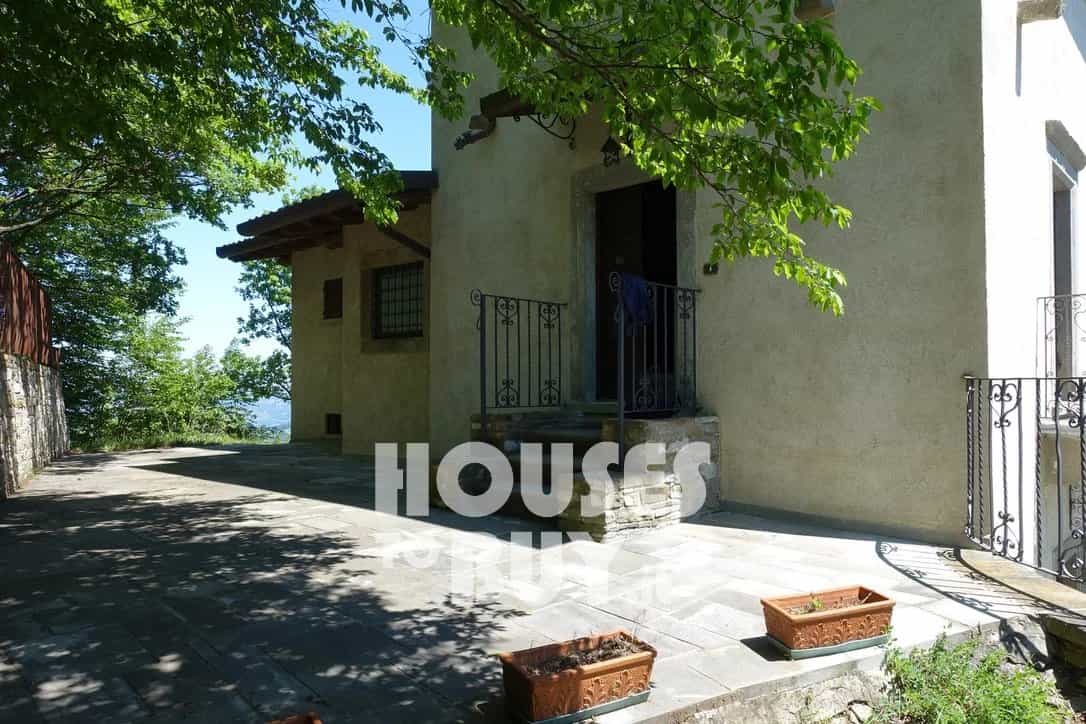 房子 在 Pietramogolana, Emilia-Romagna 11716818