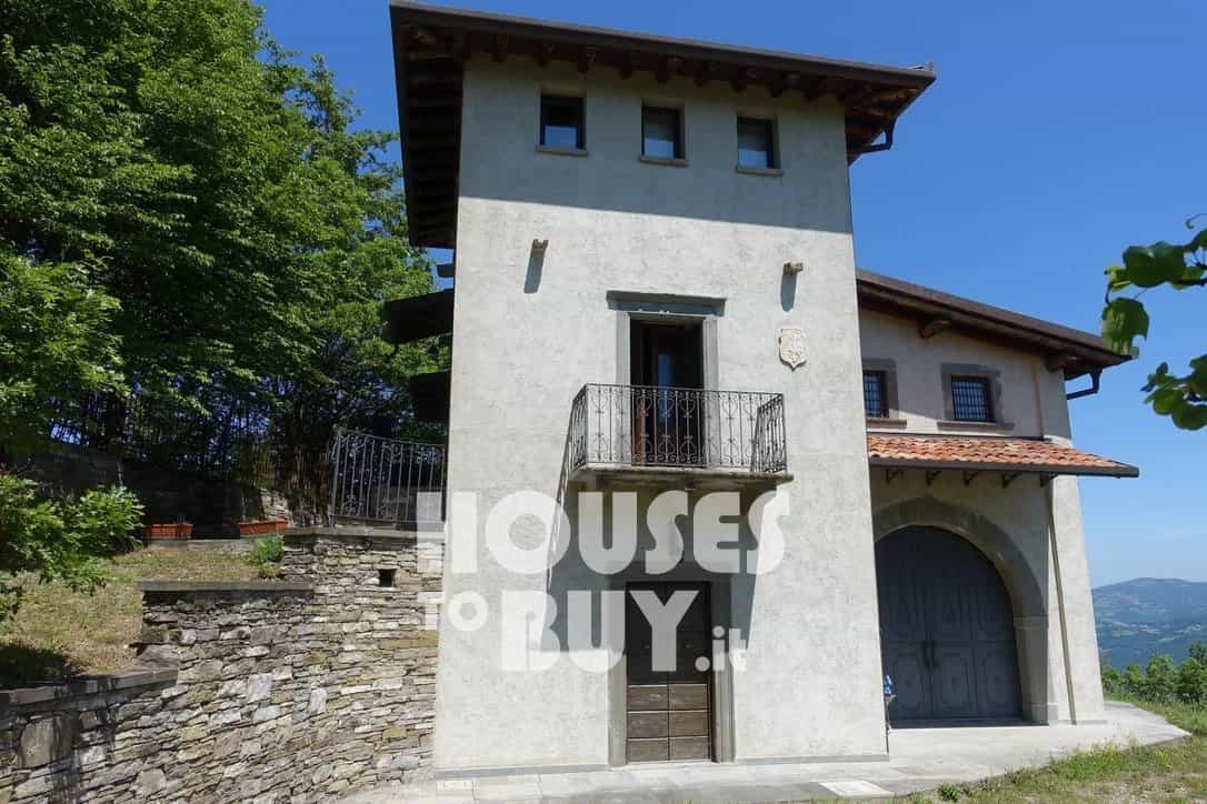 房子 在 Pietramogolana, Emilia-Romagna 11716818