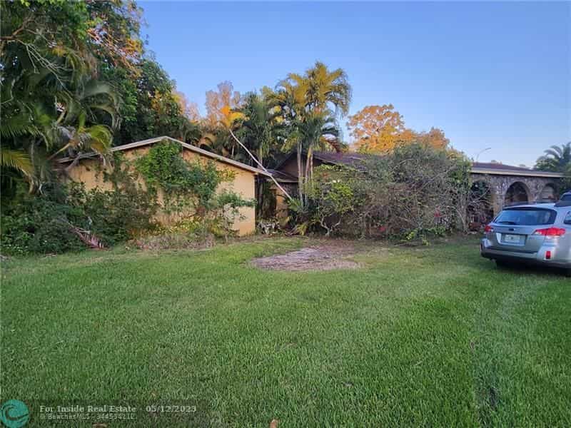 House in Southwest Ranches, Florida 11716862