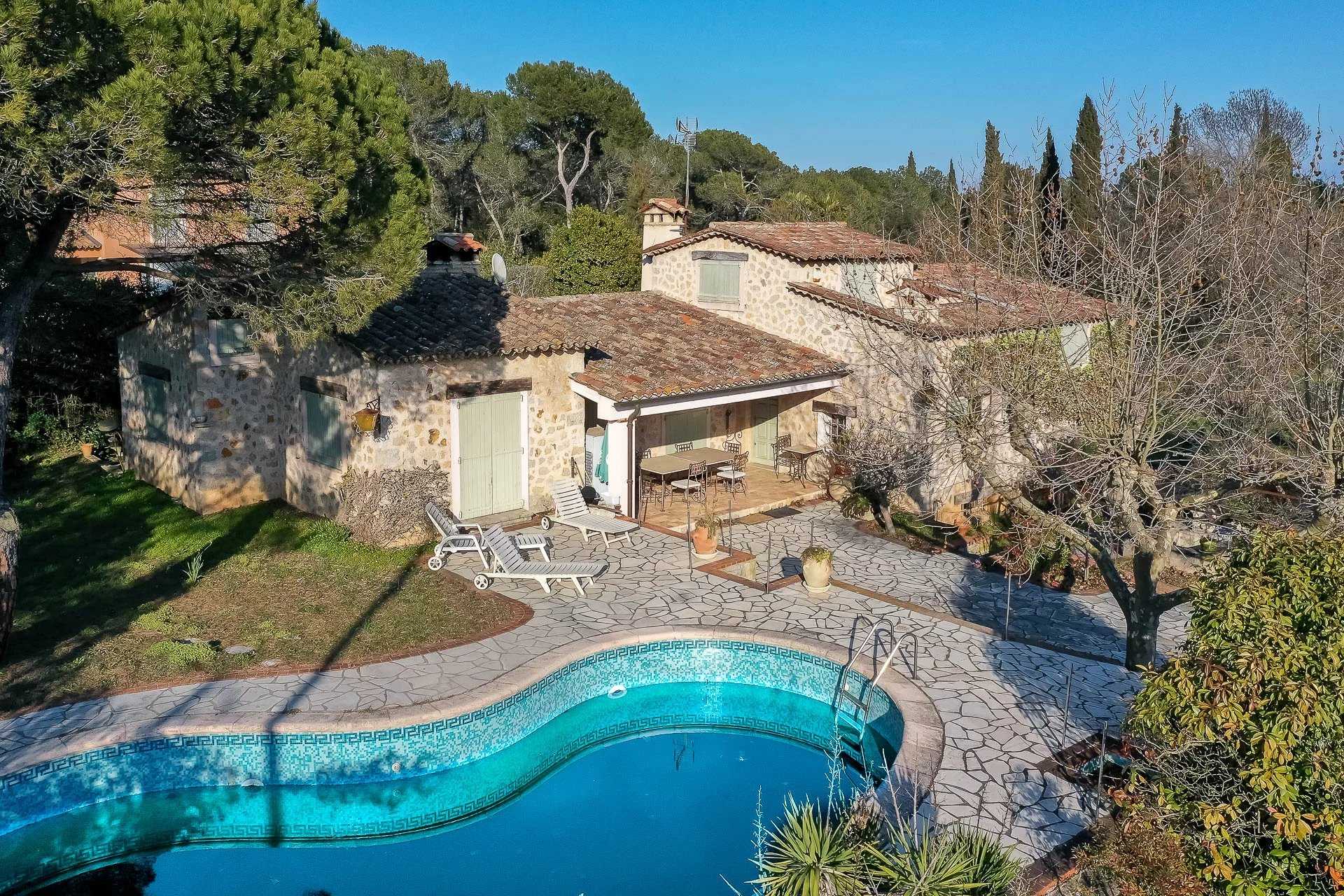 Talo sisään Mougins, Provence-Alpes-Cote d'Azur 11716937