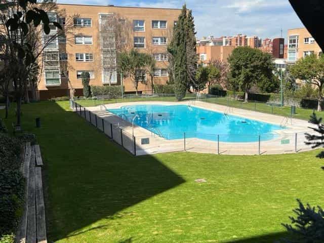 Condominium in Hortaleza, Madrid 11717558