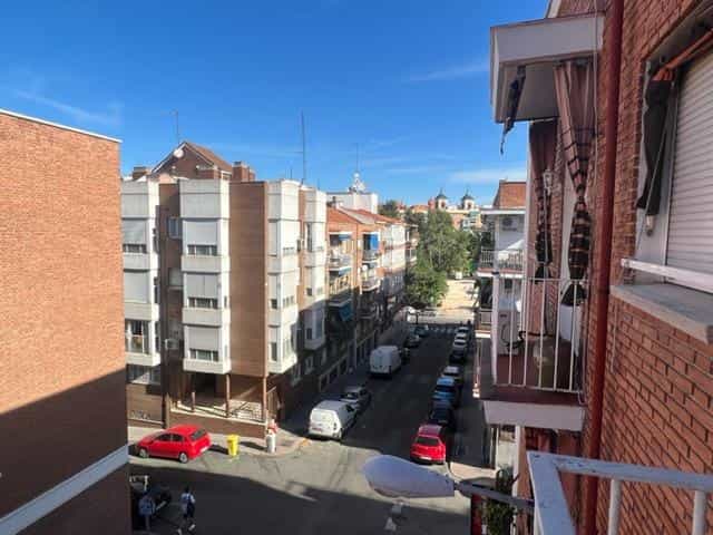 Condominium in Ciudad Lineal, Madrid 11717559